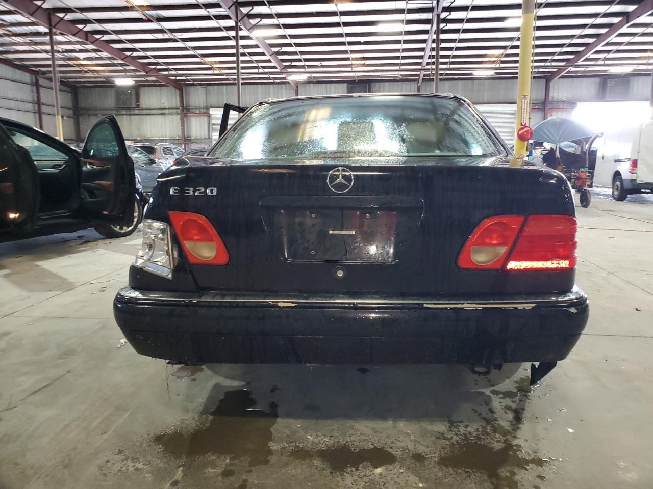 1999 Mercedes-Benz E 320 VIN: WDBJF65H7XA810832 Lot: 71904695