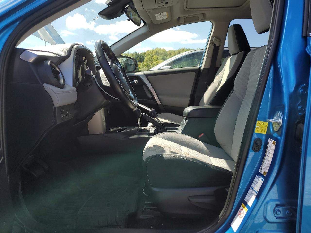 2017 Toyota Rav4 Xle VIN: JTMRFREV7HJ129986 Lot: 81053845