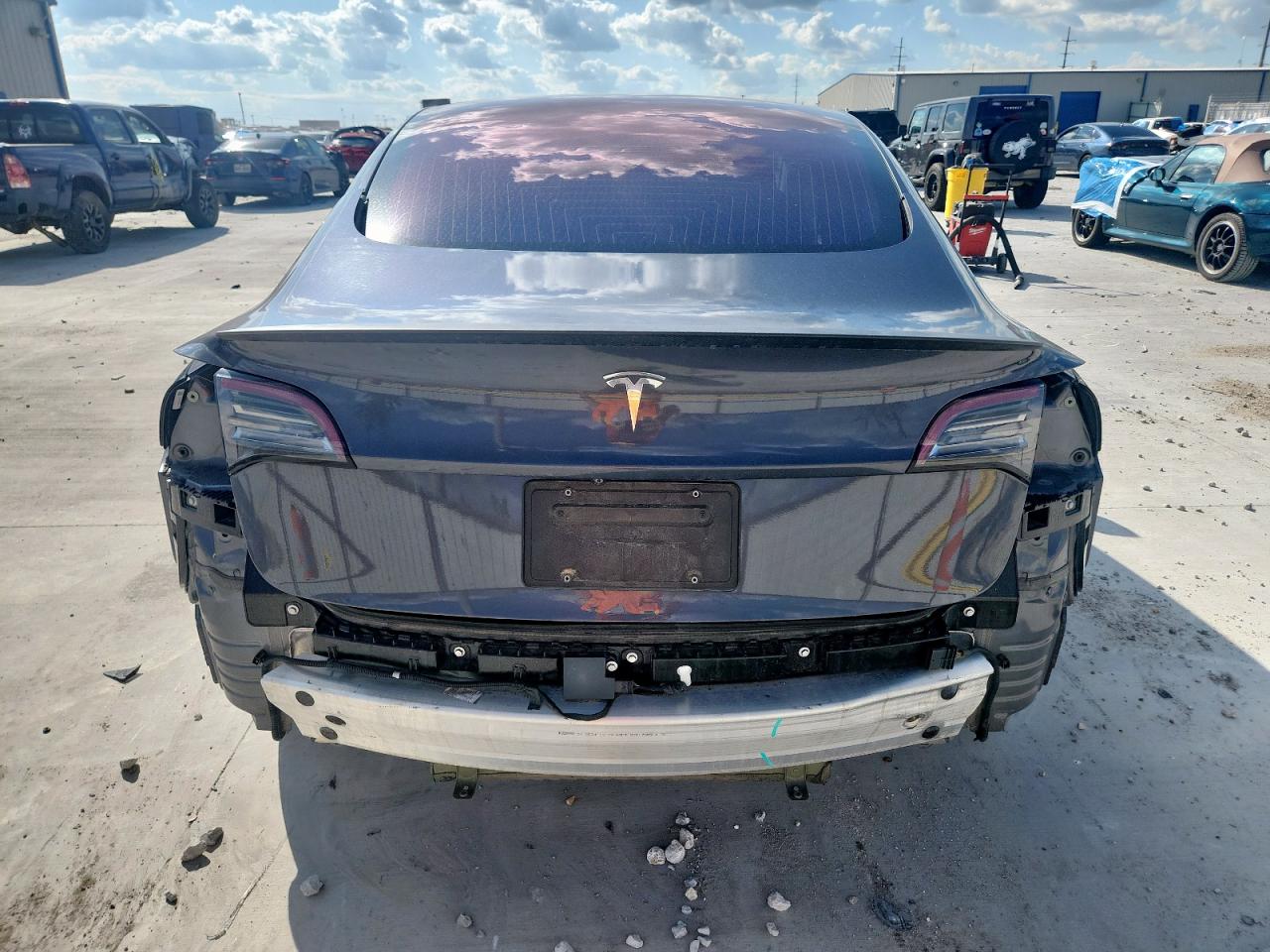 2018 Tesla Model 3 VIN: 5YJ3E1EAXJF012097 Lot: 82044445