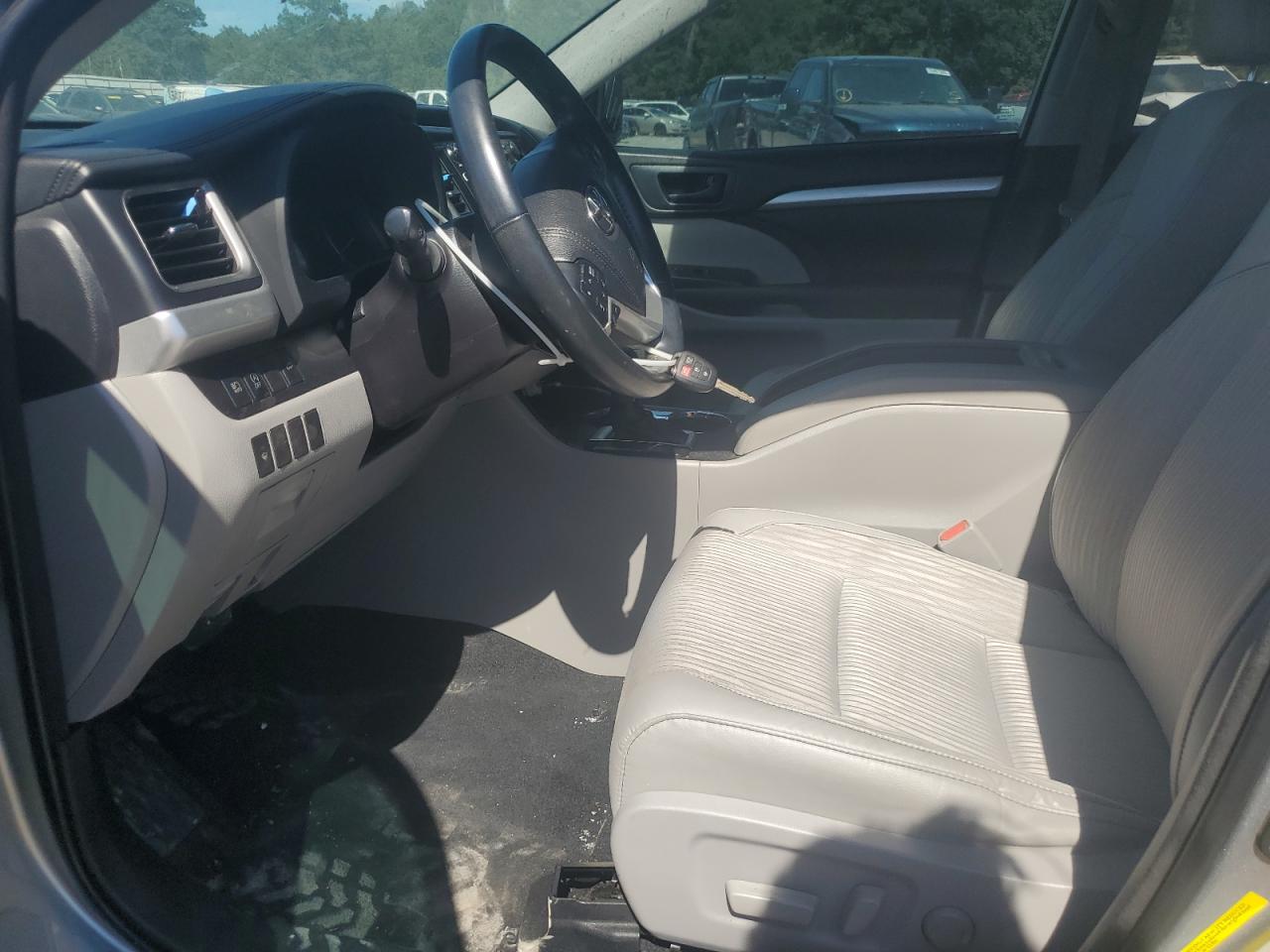 2018 Toyota Highlander Le VIN: 5TDZZRFH3JS279361 Lot: 71738335