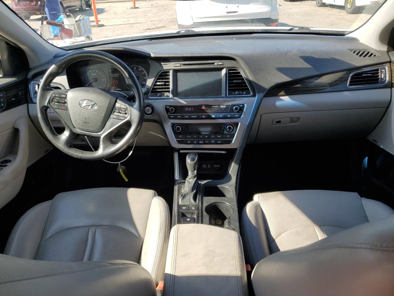 2017 Hyundai Sonata Hybrid VIN: KMHE34L10HA044848 Lot: 82131475