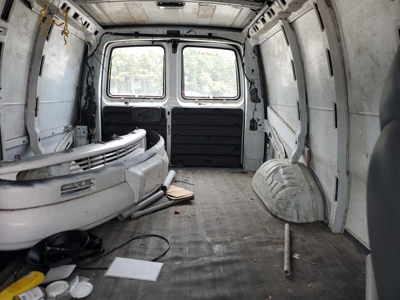 2002 Chevrolet Express G1500 VIN: 1GCFG15WX21230618 Lot: 81868395