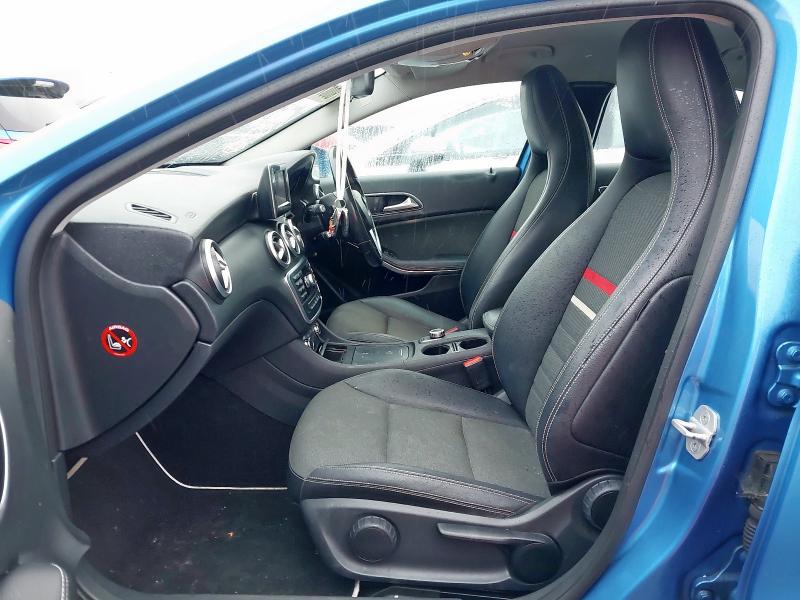 2015 MERCEDES-BENZ A180 BLUEEFFICIENCY SE CD 
