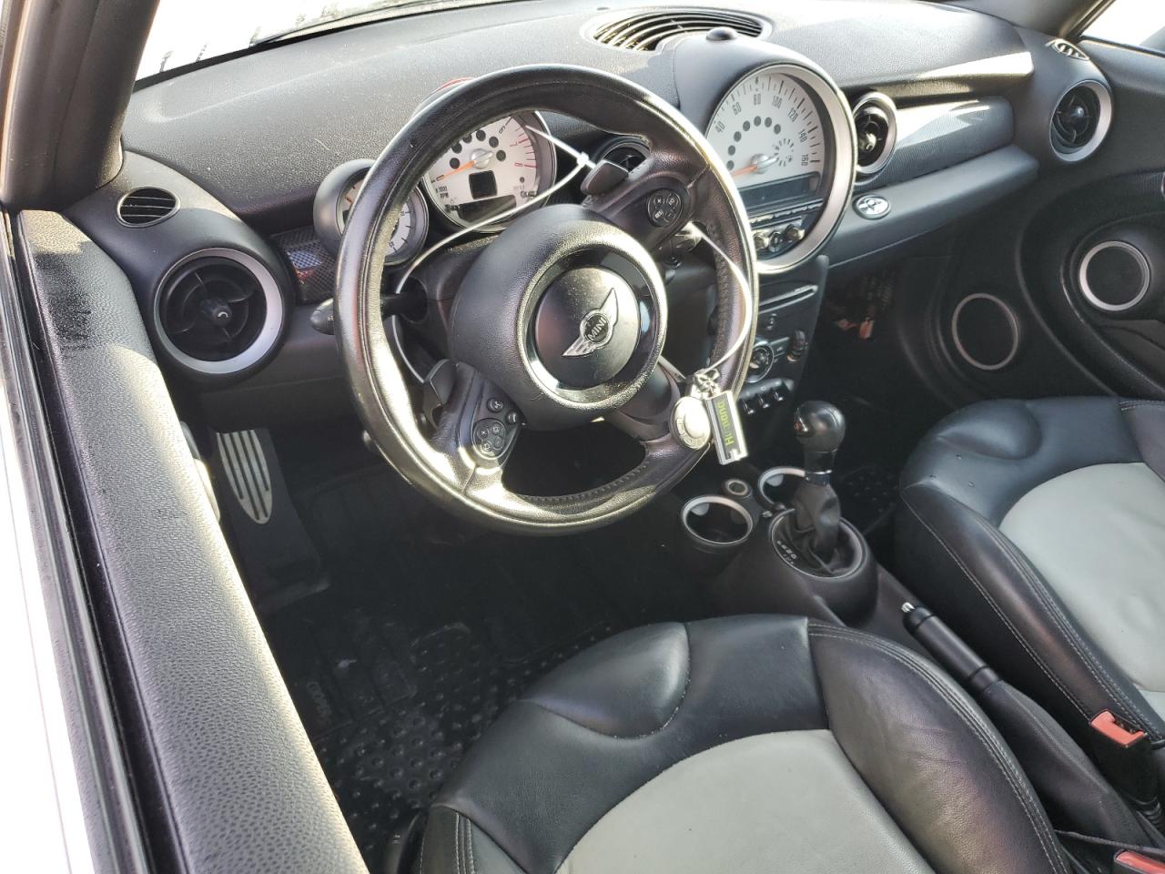 2011 Mini Cooper S VIN: WMWZP3C55BTX83424 Lot: 71659535