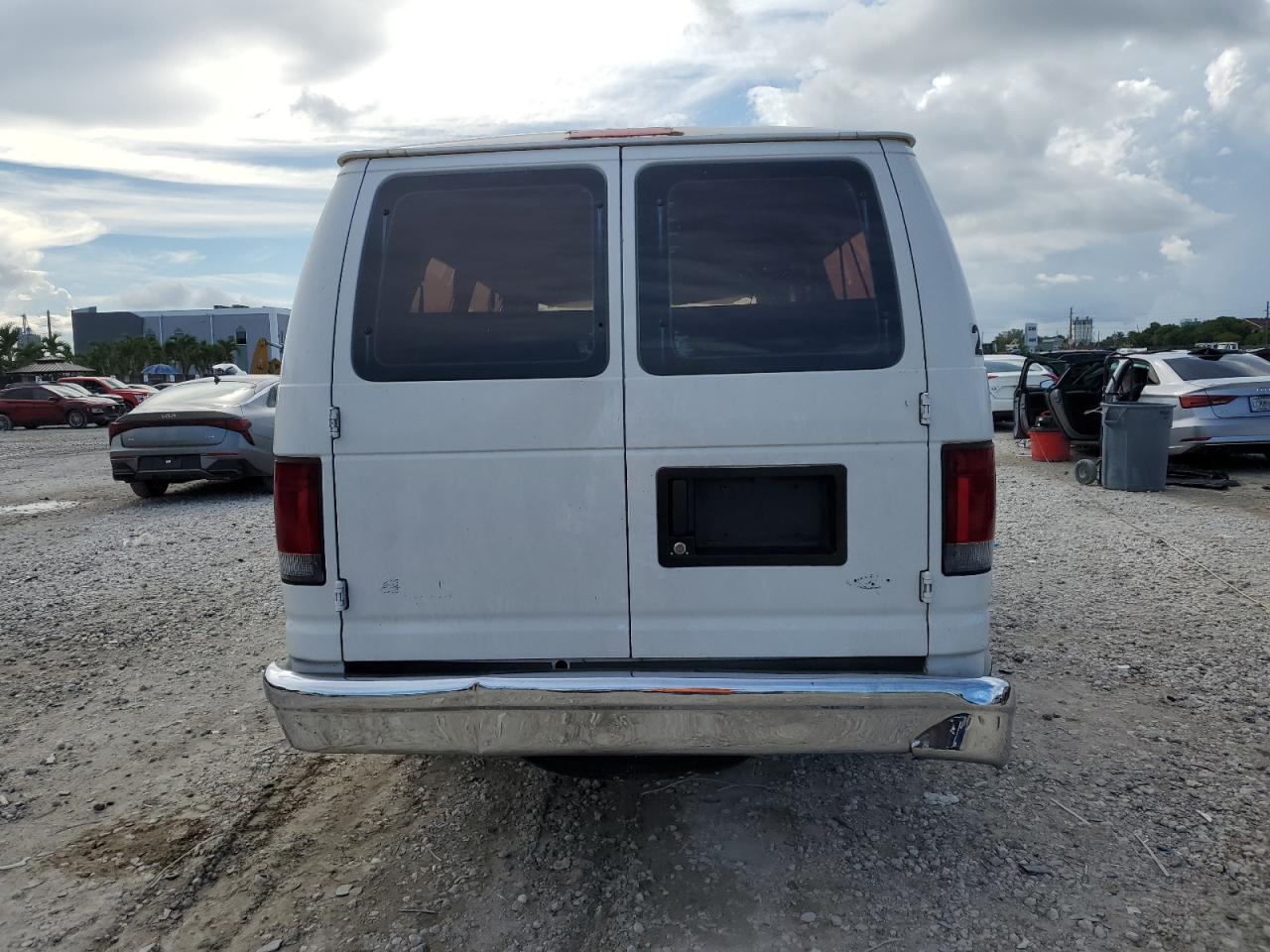 2007 Ford Econoline E350 Super Duty Wagon VIN: 1FBSS31L07DA31012 Lot: 84170465