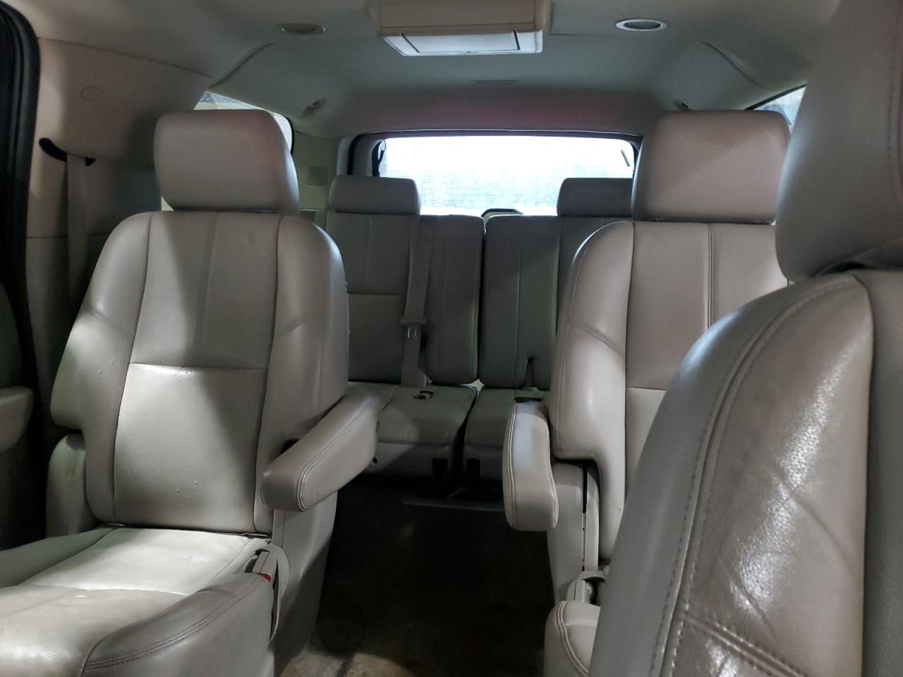 2014 Chevrolet Suburban K1500 Lt VIN: 1GNSKJE79ER136698 Lot: 81097775