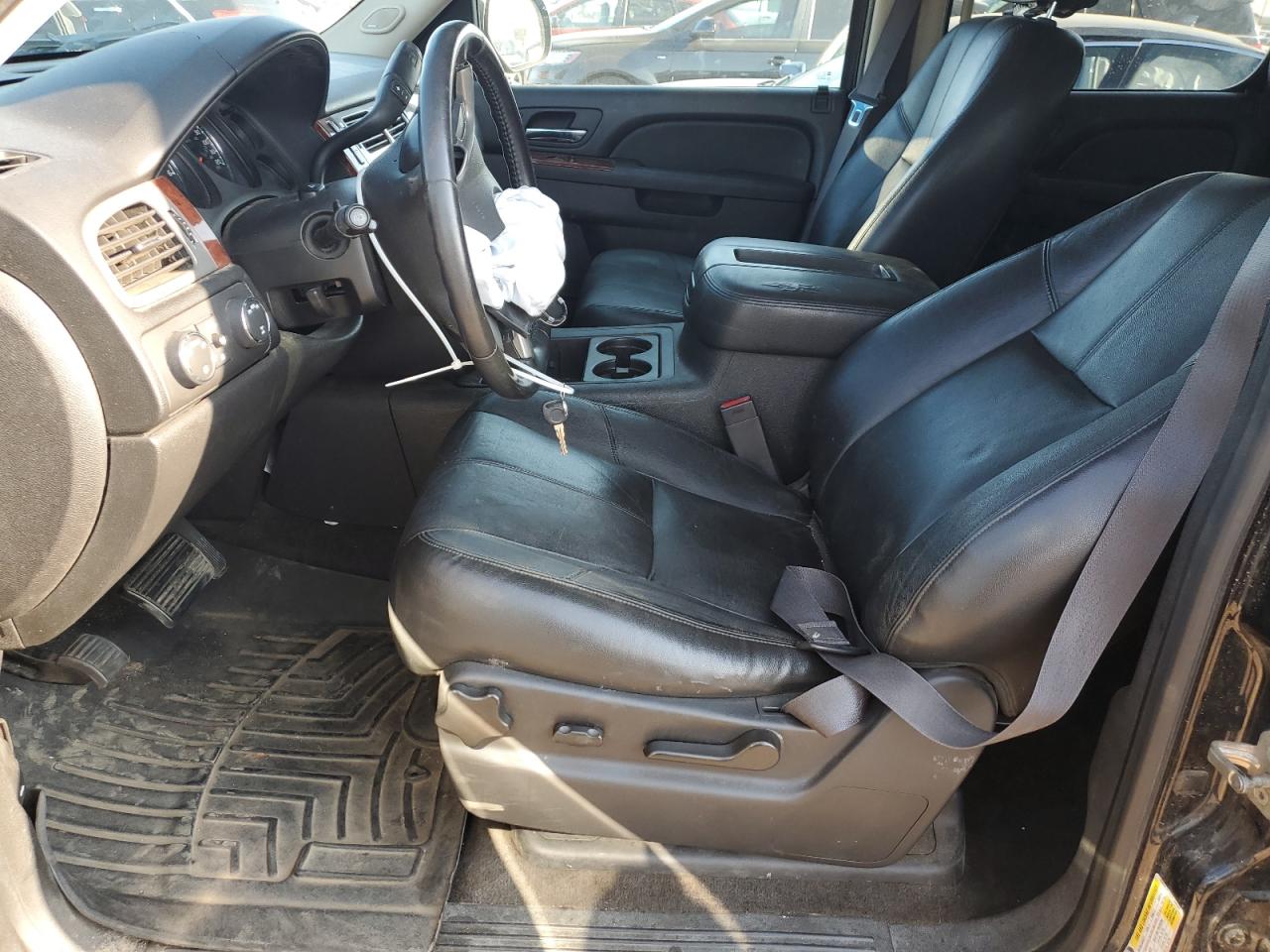 2013 Chevrolet Suburban K1500 Lt VIN: 1GNSKJE79DR108060 Lot: 71648435