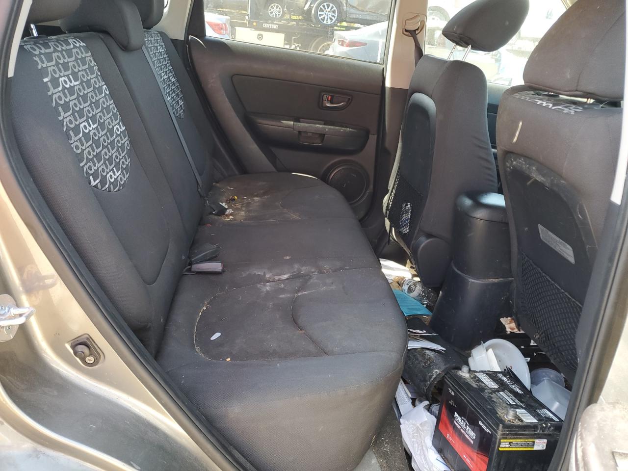 2011 Kia Soul + VIN: KNDJT2A20B7237945 Lot: 81325075