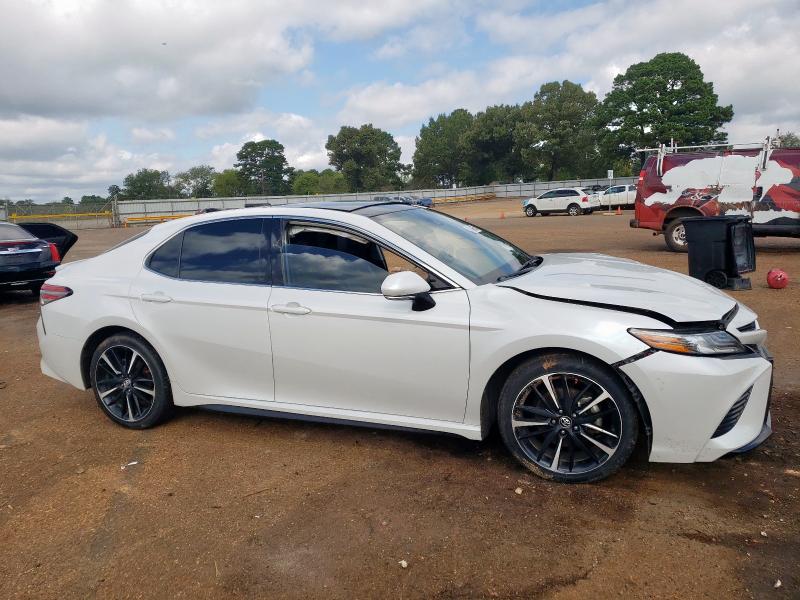 TOYOTA CAMRY 2019 Белы