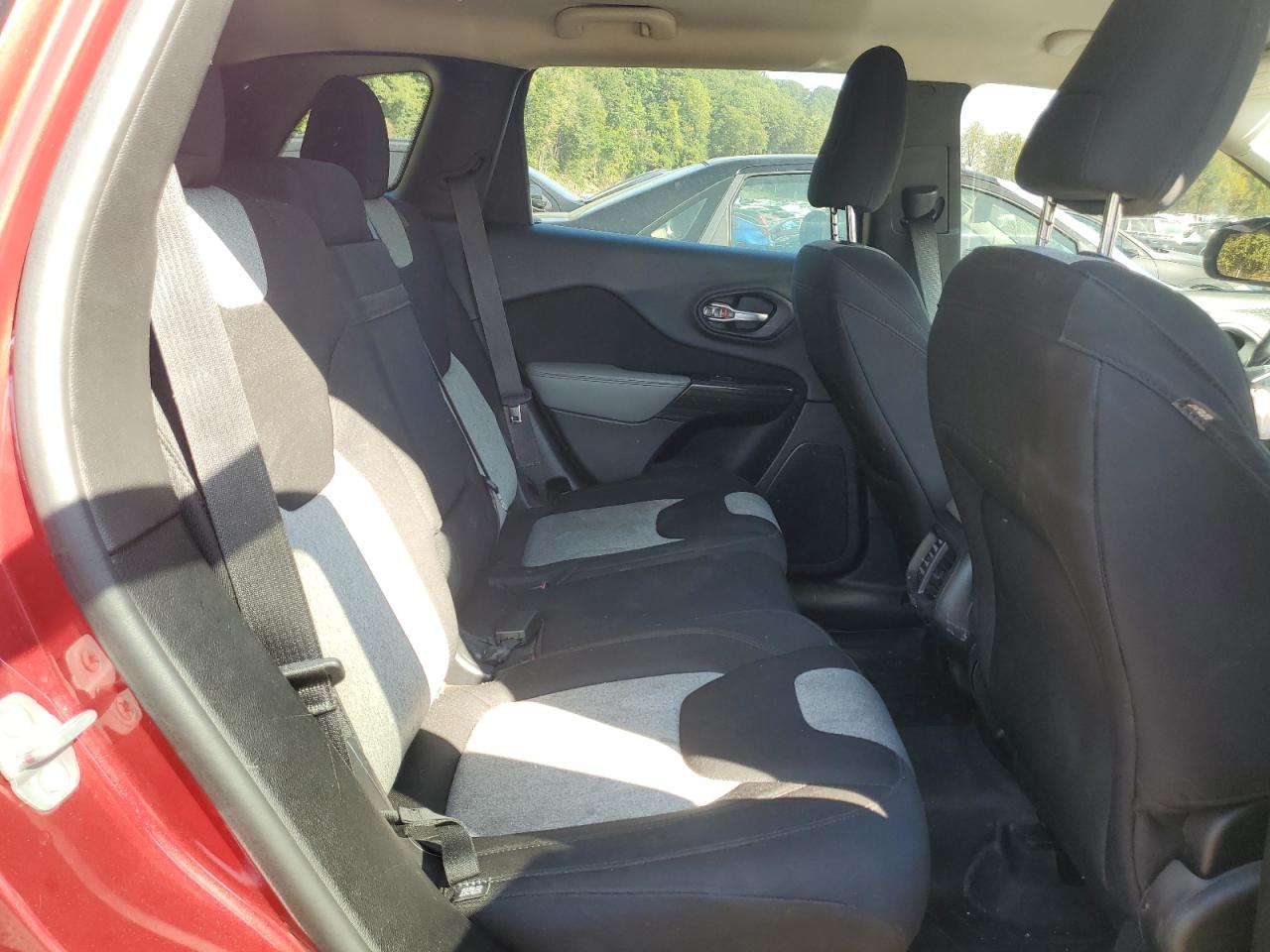 2014 Jeep Cherokee Latitude VIN: 1C4PJLCS1EW212761 Lot: 81482285