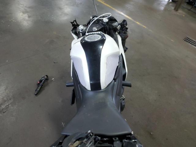  YAMAHA YZF600 2017 Сріблястий