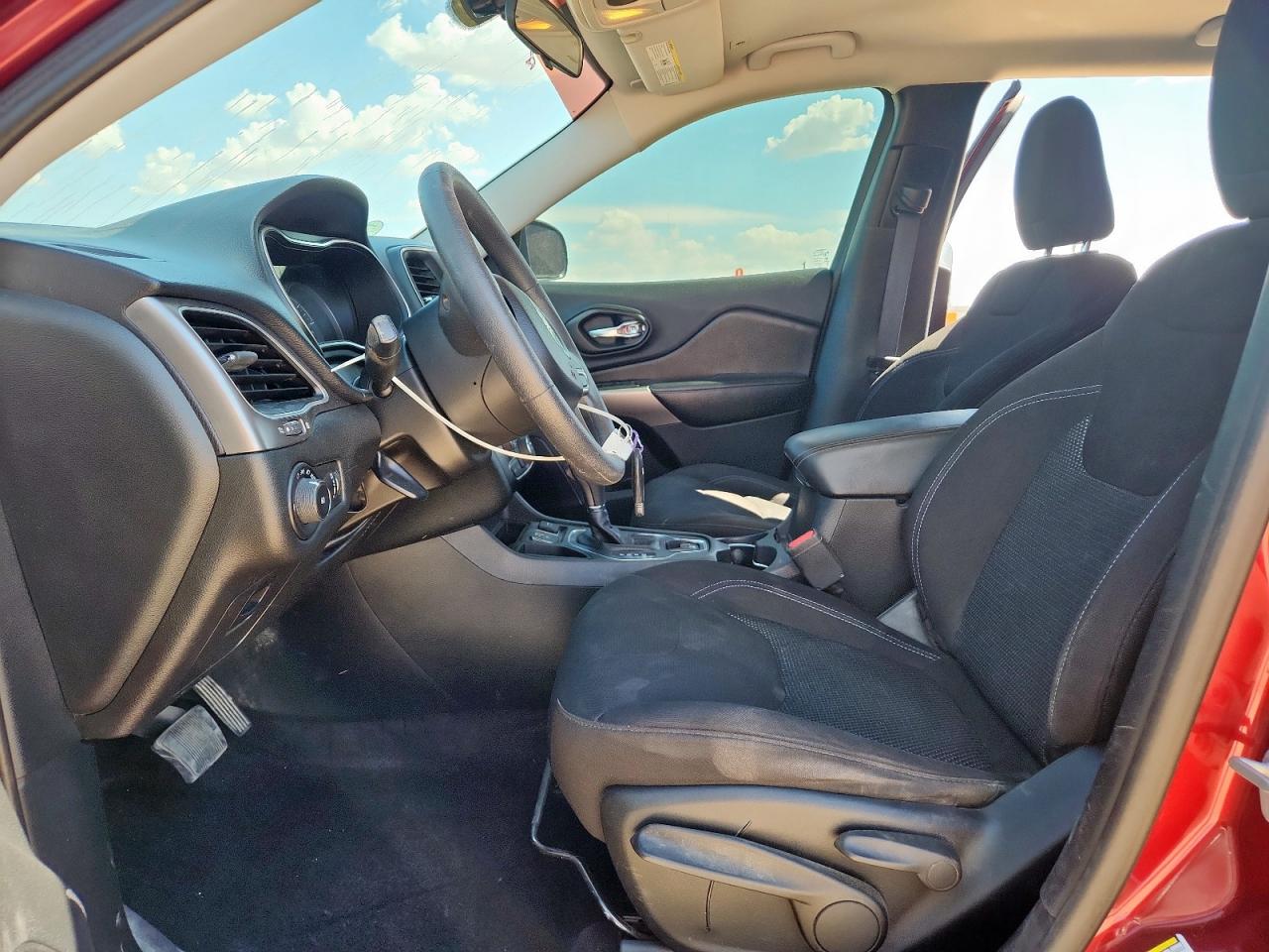 2019 Jeep Cherokee Latitude VIN: 1C4PJLCBXKD205024 Lot: 70768735