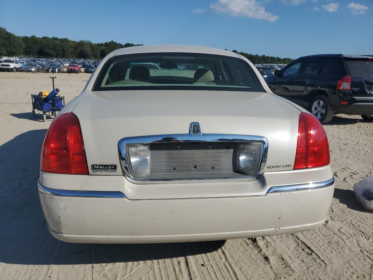 2006 Lincoln Town Car Signature VIN: 1LNHM81VX6Y610302 Lot: 71712535