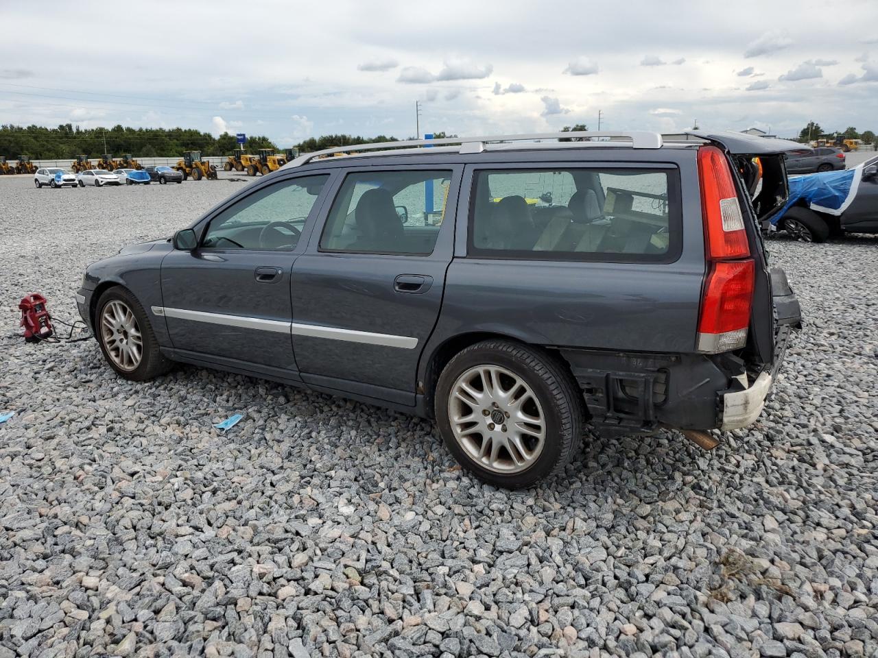 YV1SW59V542369766 VOLVO V70 2004 SILVER Photo 2