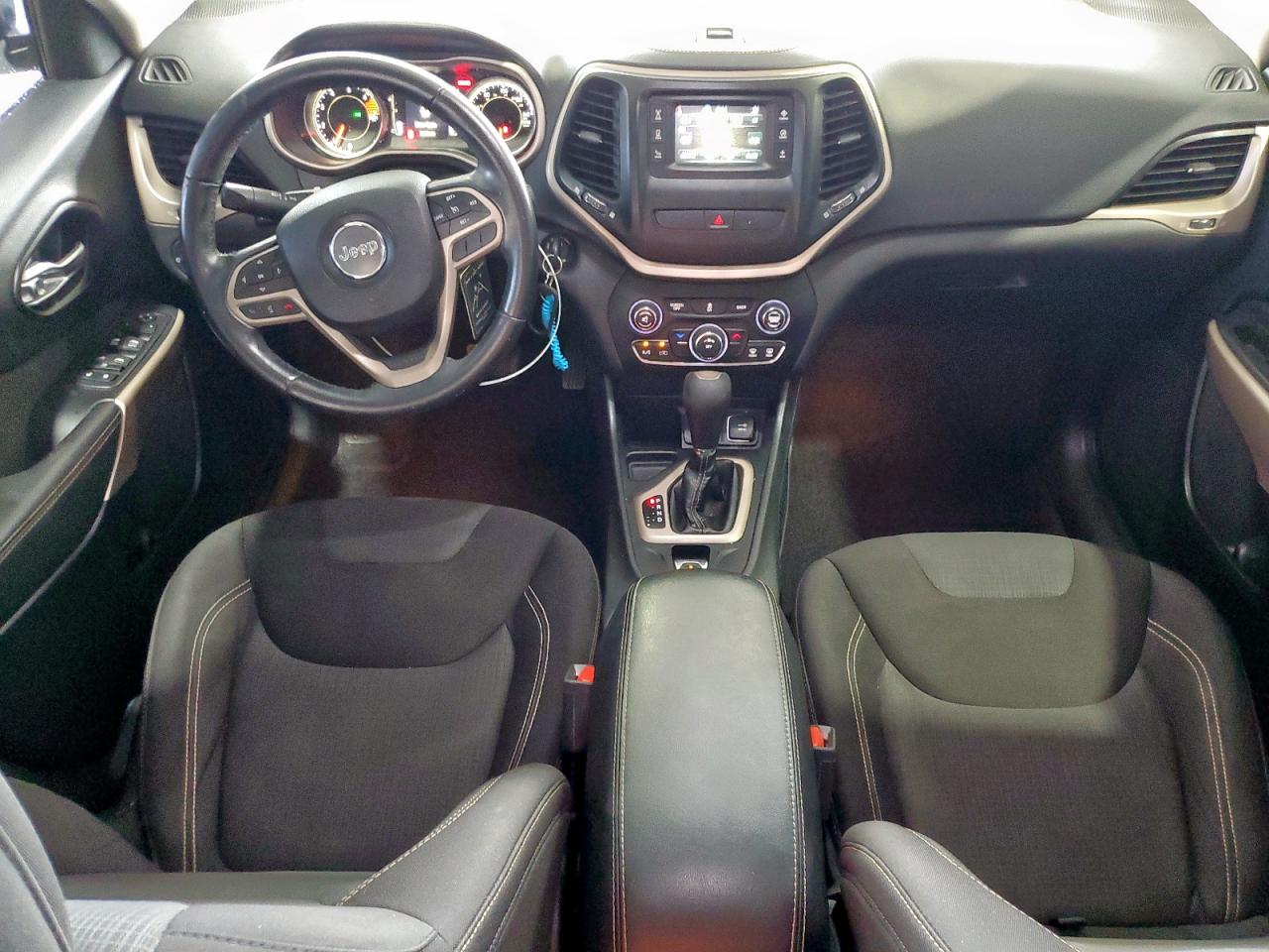 2017 Jeep Cherokee Latitude VIN: 1C4PJLCB7HW586425 Lot: 80880095