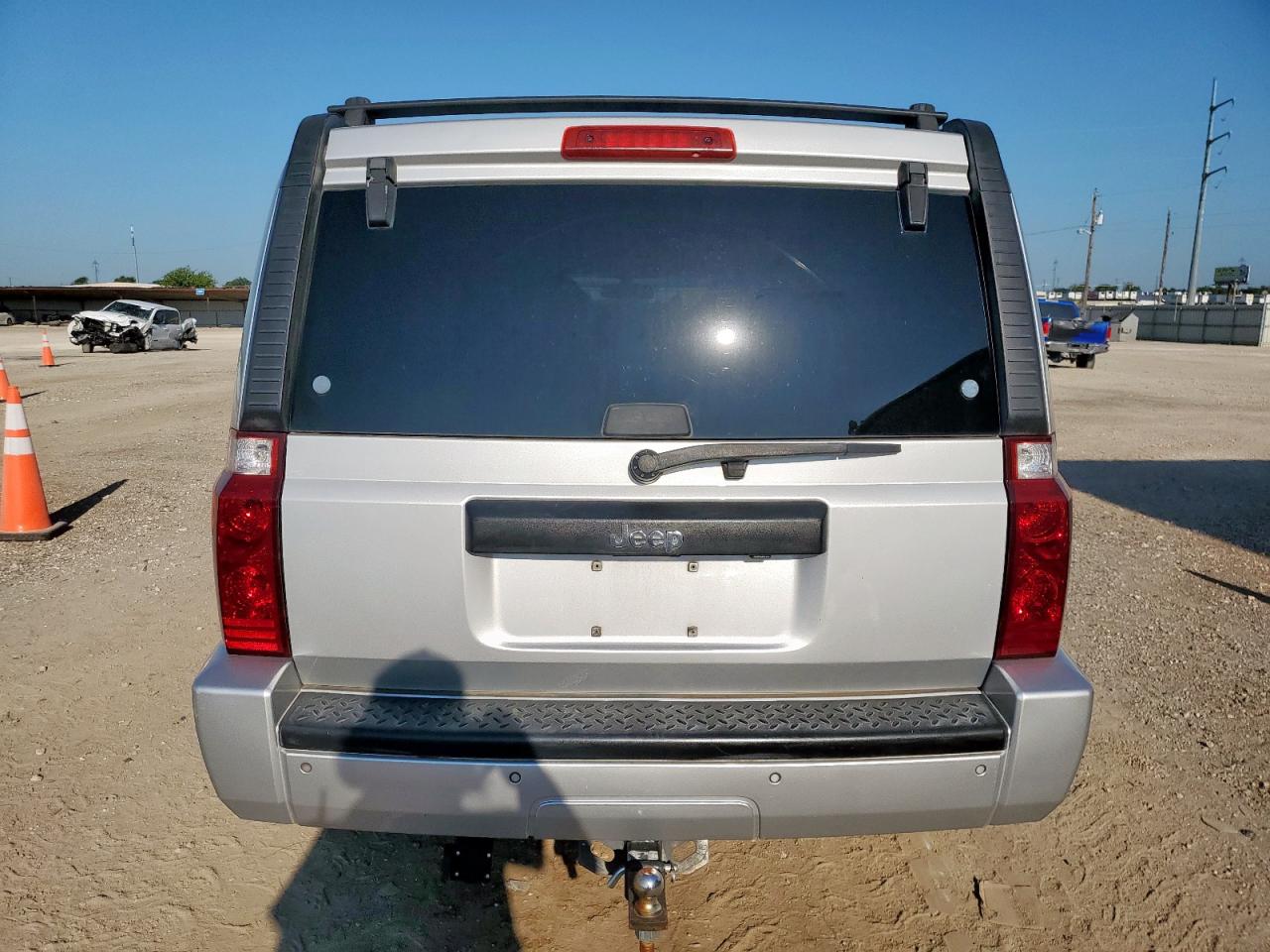 2008 Jeep Commander Sport VIN: 1J8HH48K38C223726 Lot: 71426635
