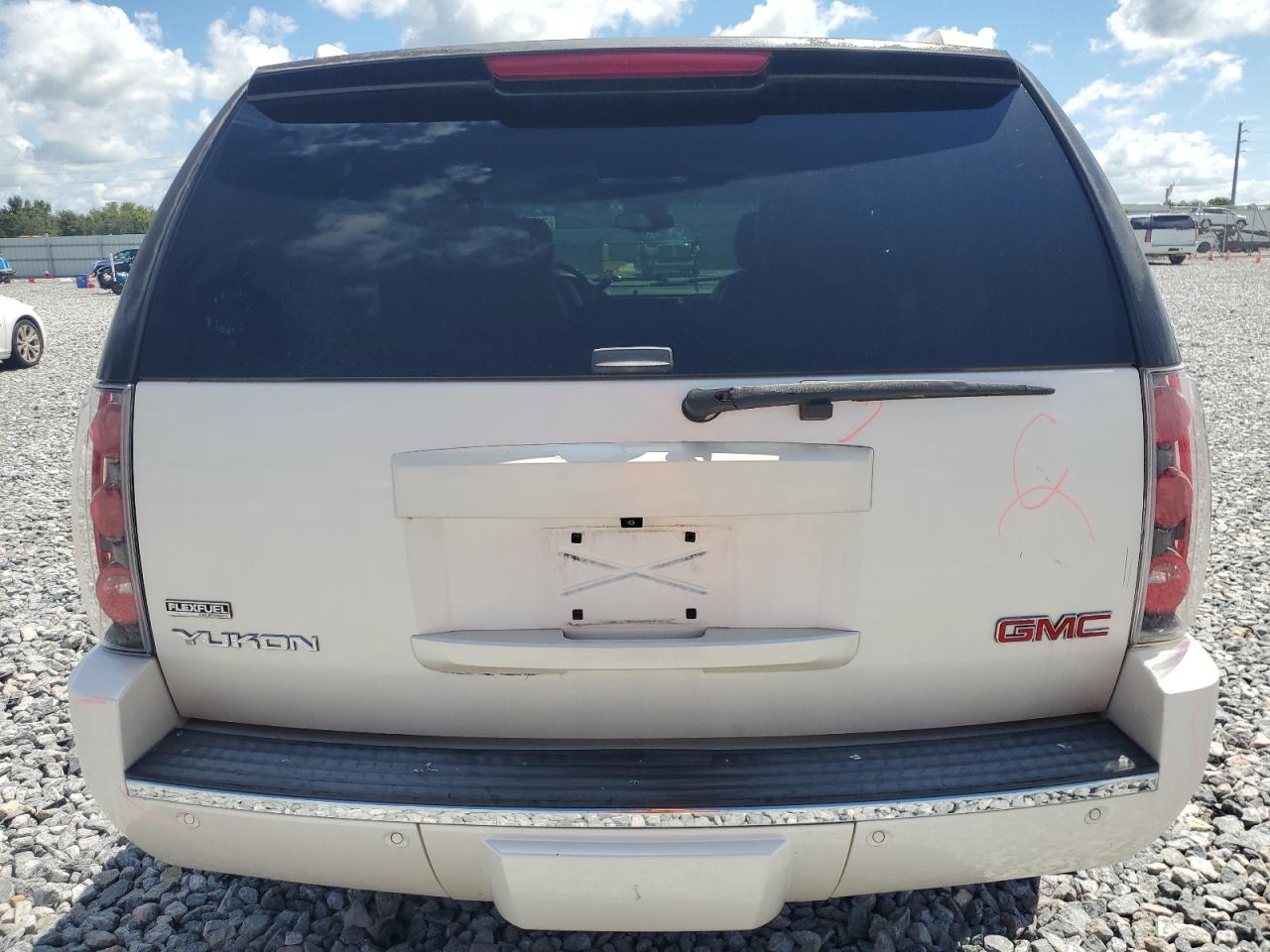 2009 GMC Yukon Denali VIN: 1GKFK03299R258354 Lot: 70780905