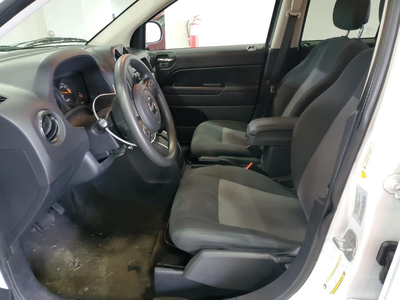 2016 Jeep Compass Sport VIN: 1C4NJCBA2GD611368 Lot: 80081635