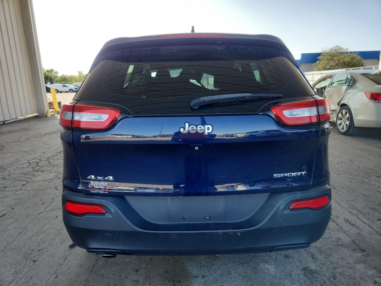 2015 Jeep Cherokee Sport VIN: 1C4PJMABXFW570418 Lot: 71794095
