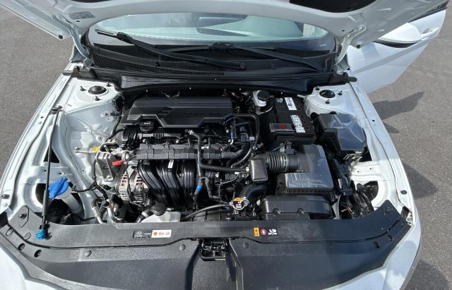  HYUNDAI ELANTRA 2024 Белы