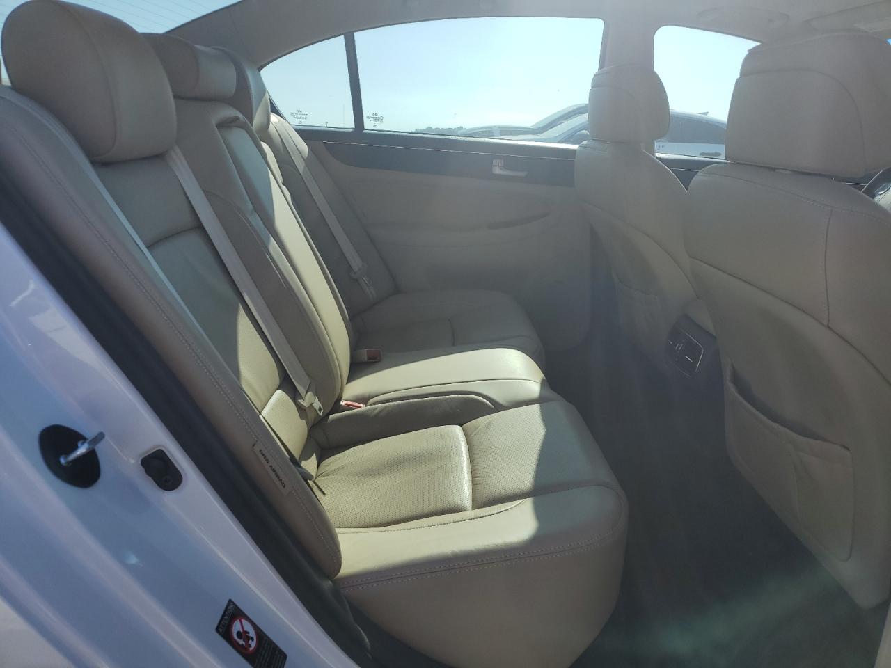2013 Hyundai Genesis 3.8L VIN: KMHGC4DD1DU231820 Lot: 72090865