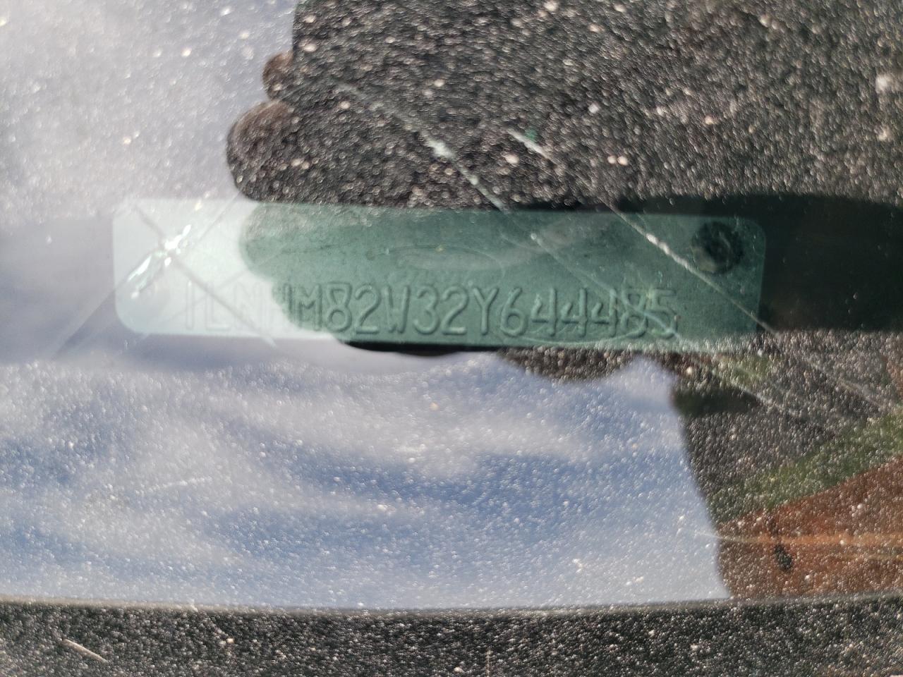 2002 Lincoln Town Car Signature VIN: 1LNHM82W32Y644485 Lot: 81091965