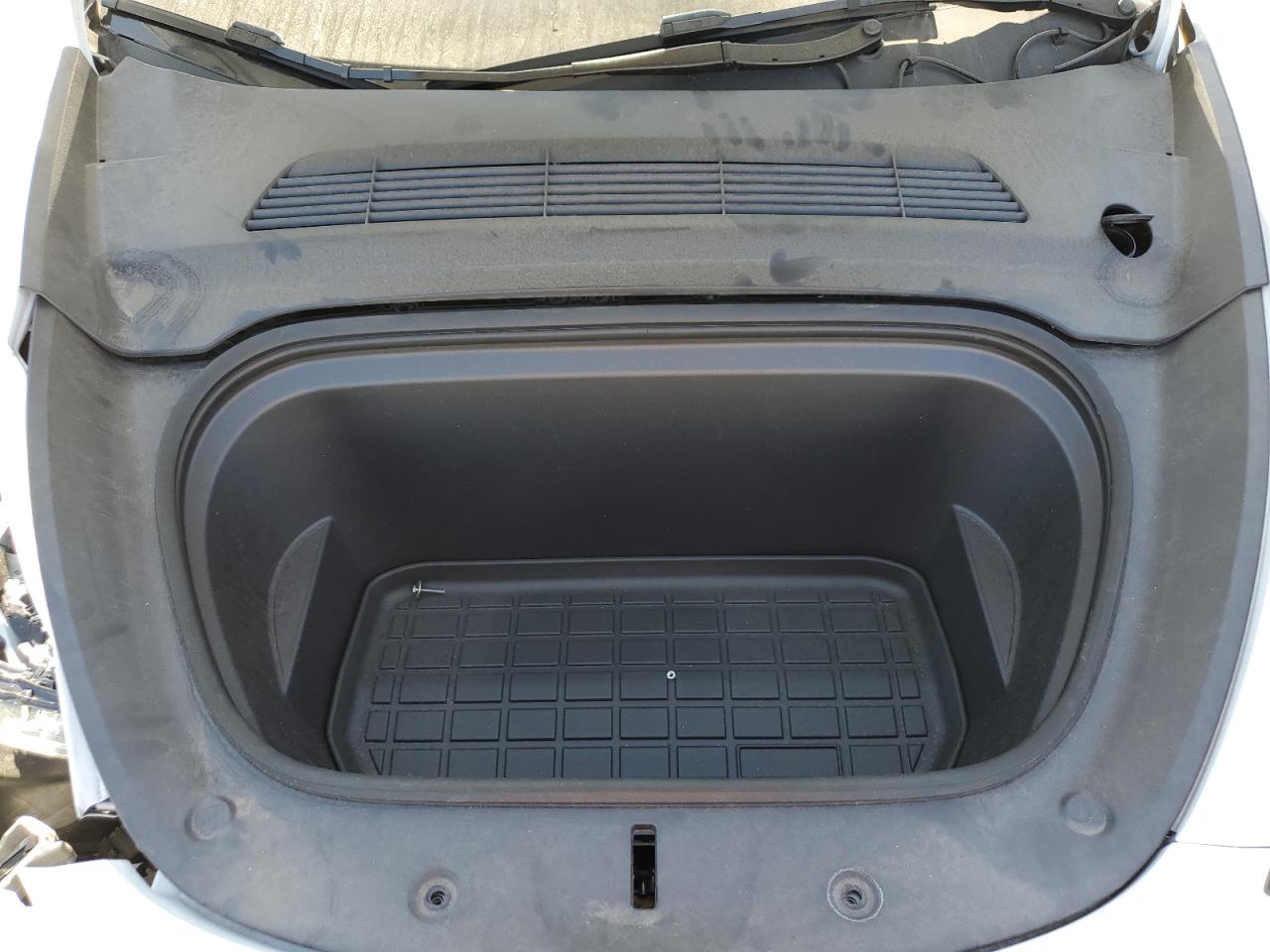 2024 Tesla Model Y VIN: 7SAYGDEEXRF075803 Lot: 70549225