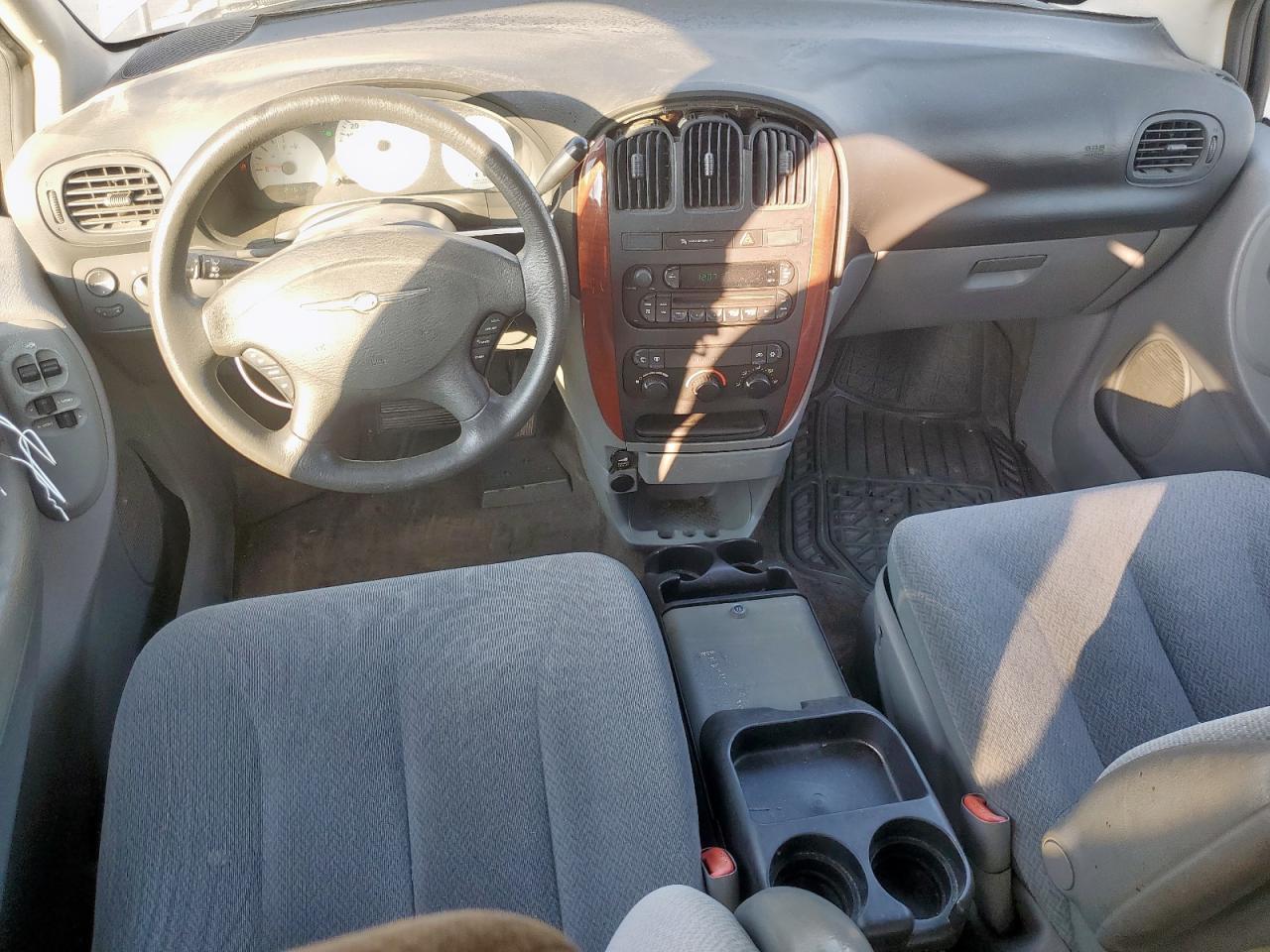 2005 Chrysler Town & Country Lx VIN: 2C4GP44R95R277284 Lot: 80938085