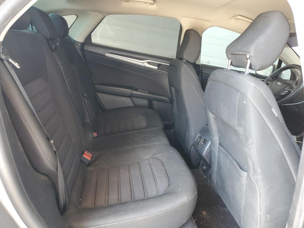 2020 Ford Fusion Se VIN: 3FA6P0LU2LR210887 Lot: 81845265