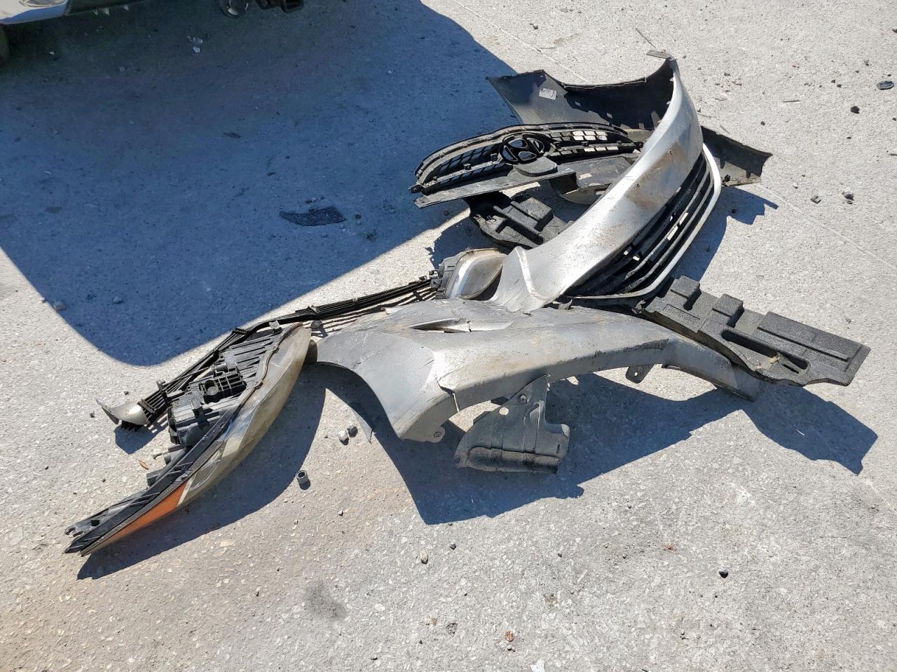 2004 Chevrolet Tahoe C1500 VIN: 1GNEC13Z44R126691 Lot: 84204435