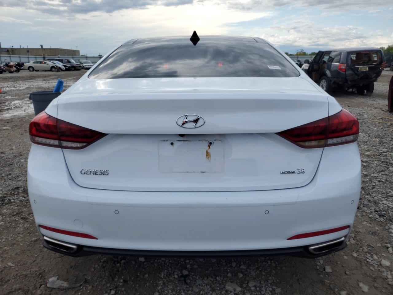 2015 Hyundai Genesis 3.8L VIN: KMHGN4JE9FU021640 Lot: 82060555