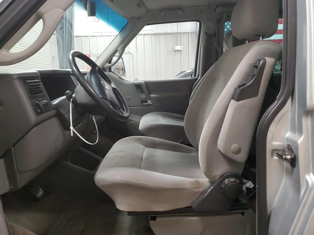 2001 Volkswagen Eurovan Mv VIN: WV2MB47031H143683 Lot: 70835805