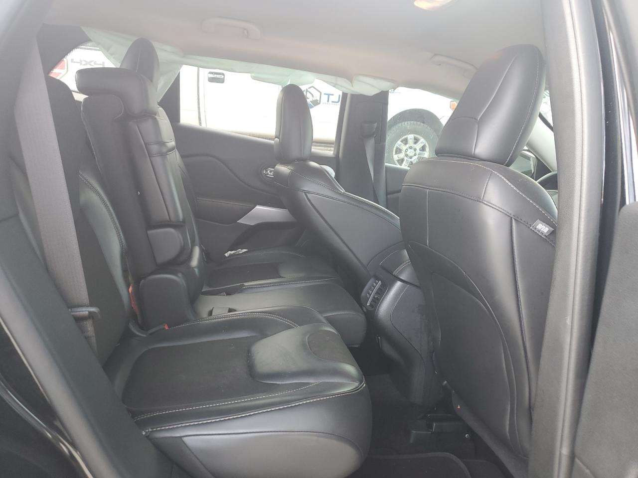 2018 Jeep Cherokee Latitude Plus VIN: 1C4PJLLX5JD511137 Lot: 81519885