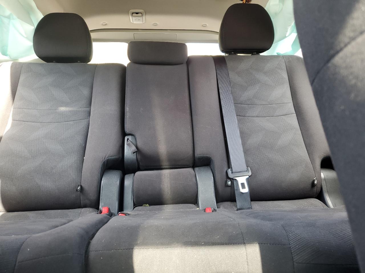 2015 Nissan Rogue S VIN: KNMAT2MV2FP521993 Lot: 81551605