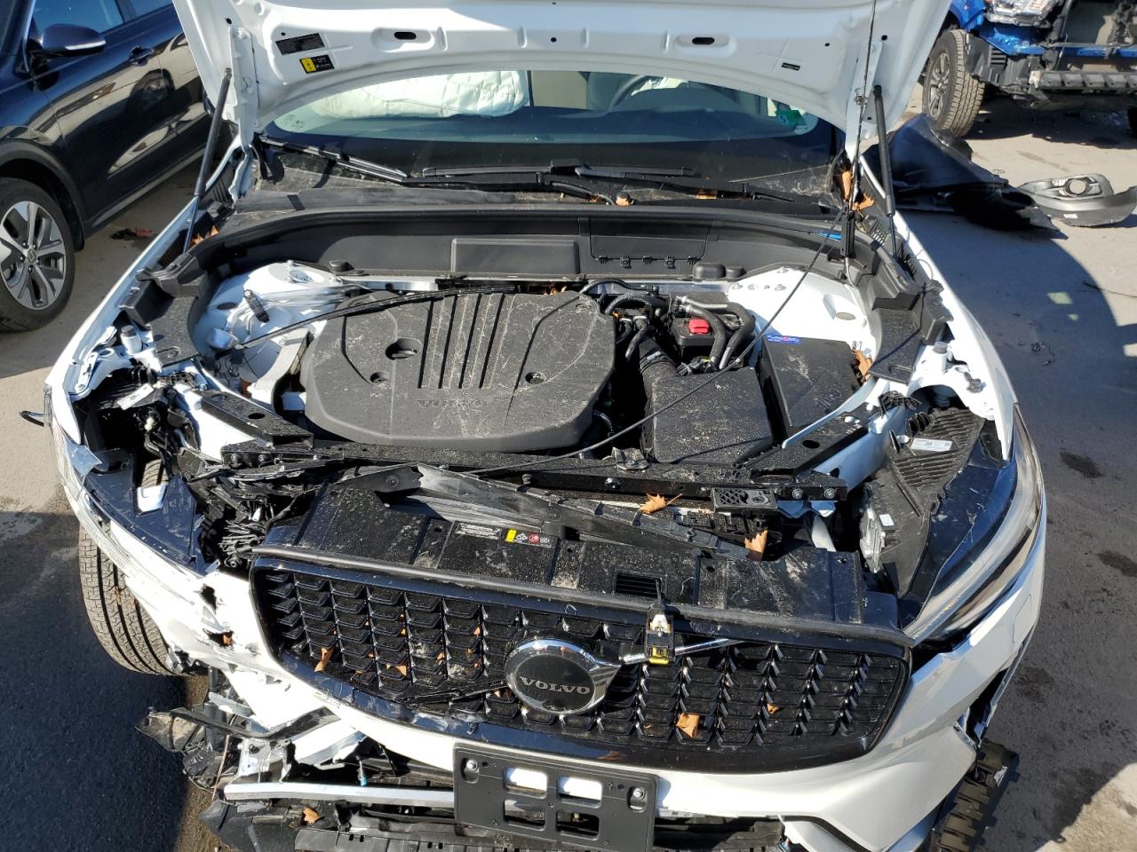 2025 Volvo Xc60 Plus VIN: YV4M12RC2S1219690 Lot: 81719625