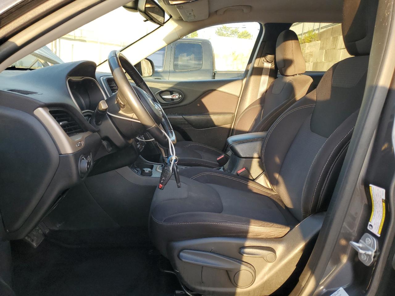 2015 Jeep Cherokee Latitude VIN: 1C4PJMCS8FW622321 Lot: 70870605