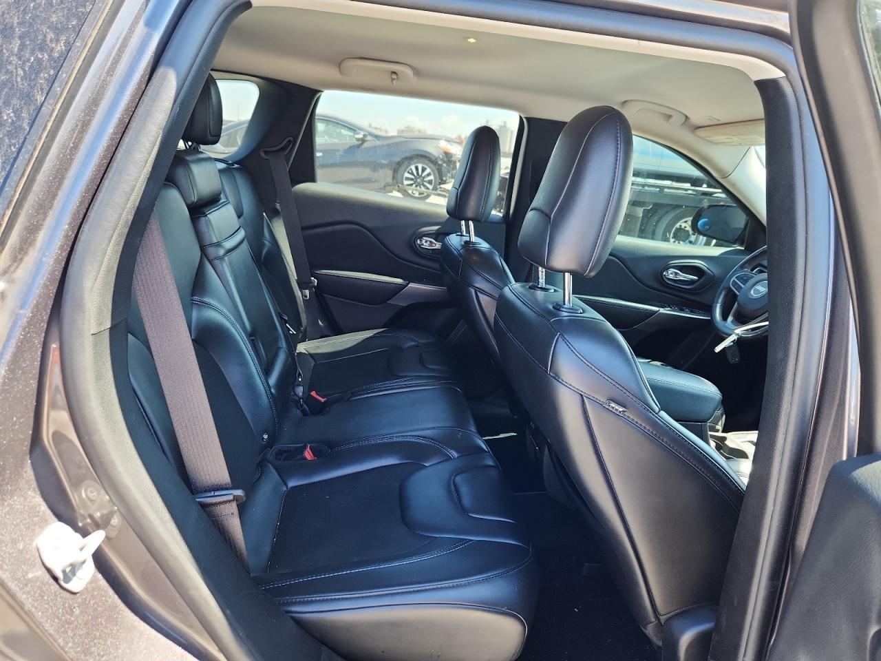 2019 Jeep Cherokee Latitude Plus VIN: 1C4PJLLB9KD184196 Lot: 80823445