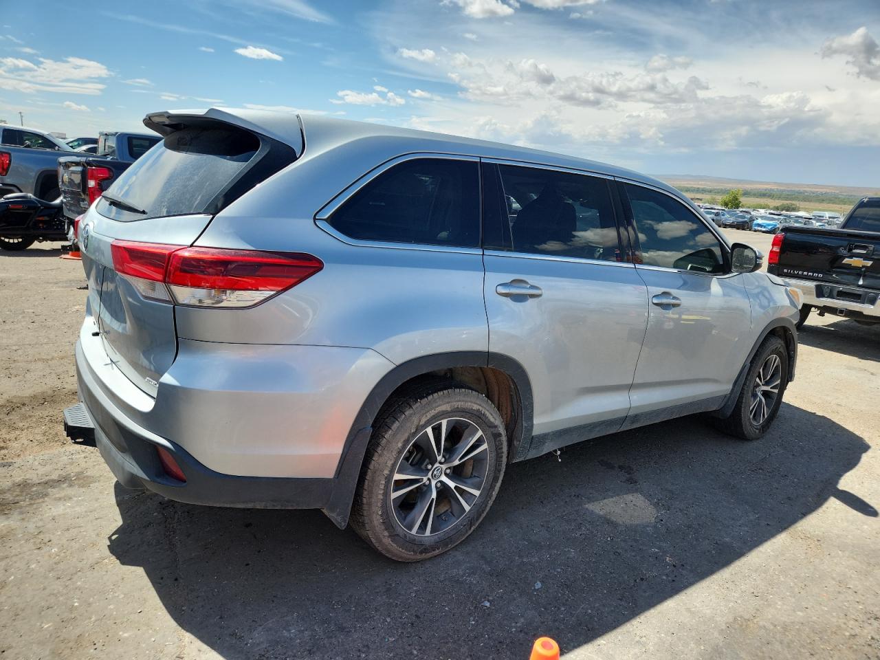 2019 Toyota Highlander Le silver null gas 5TDBZRFHXKS738761 photo #4