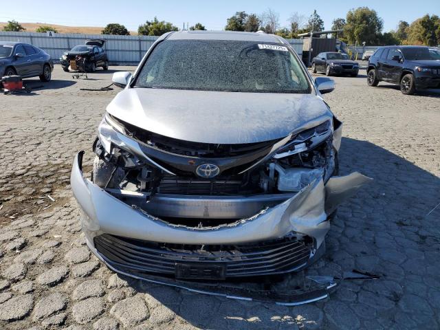  TOYOTA SIENNA 2021 Серебристый