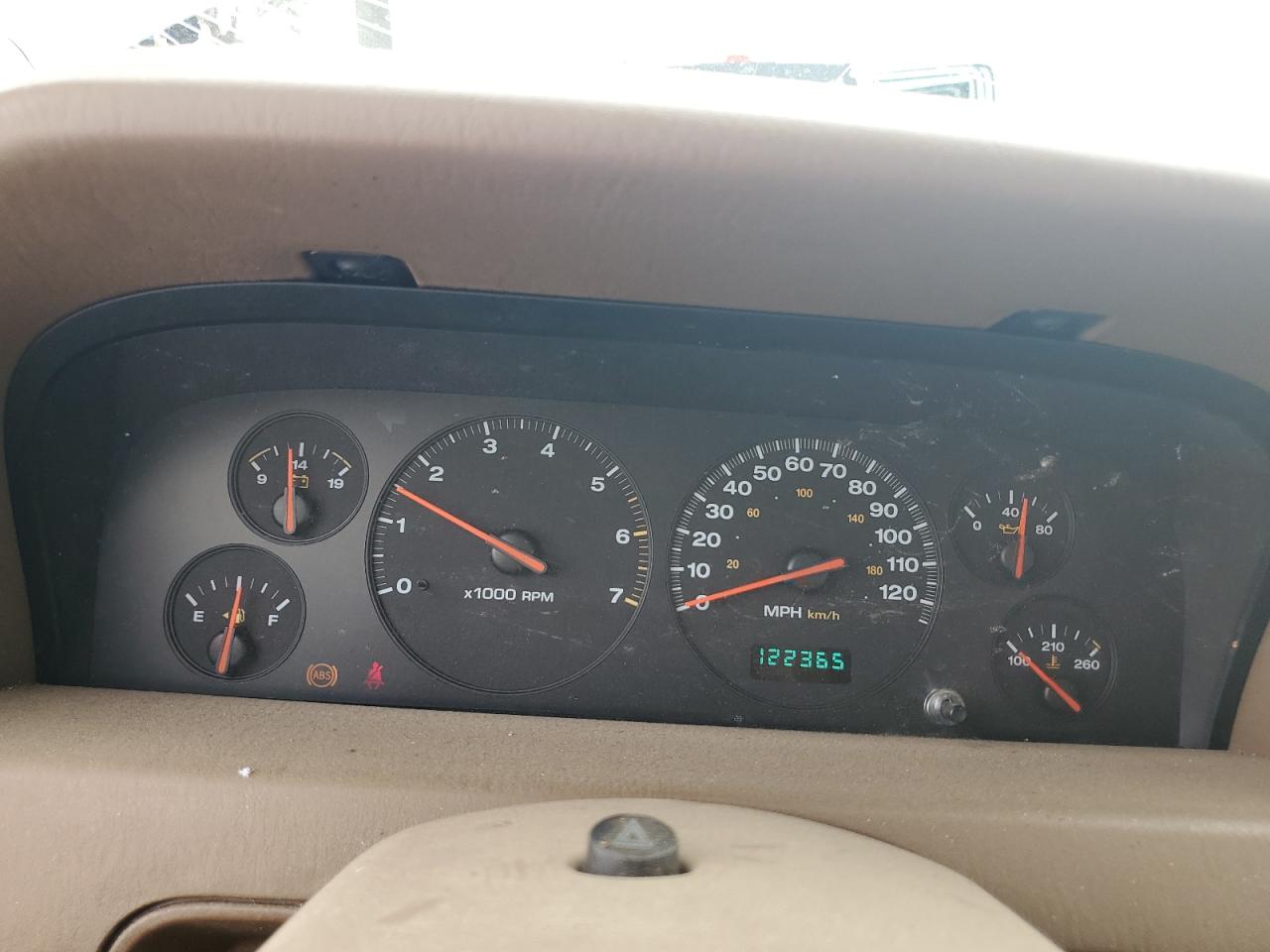 2000 Jeep Grand Cherokee Limited VIN: 1J4GW58N7YC136589 Lot: 81653575