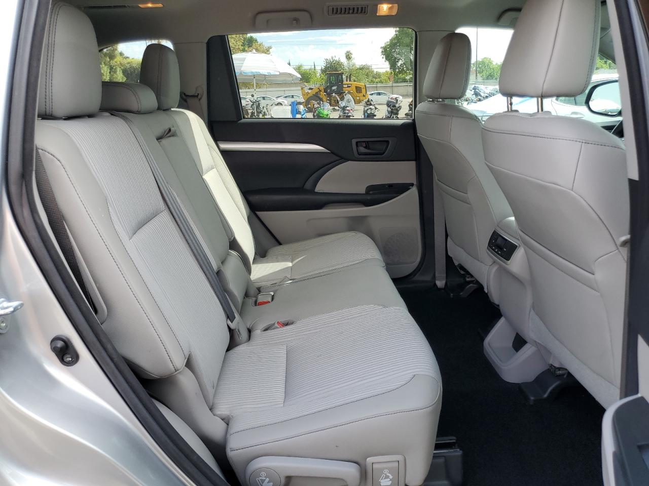 2016 Toyota Highlander Le VIN: 5TDZKRFH1GS171088 Lot: 81783825