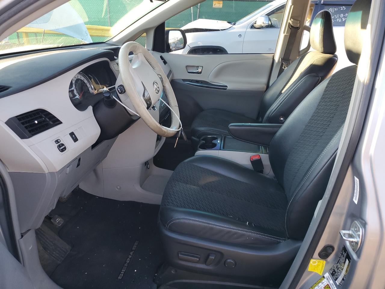 2011 Toyota Sienna Sport VIN: 5TDXK3DC0BS150981 Lot: 83873885