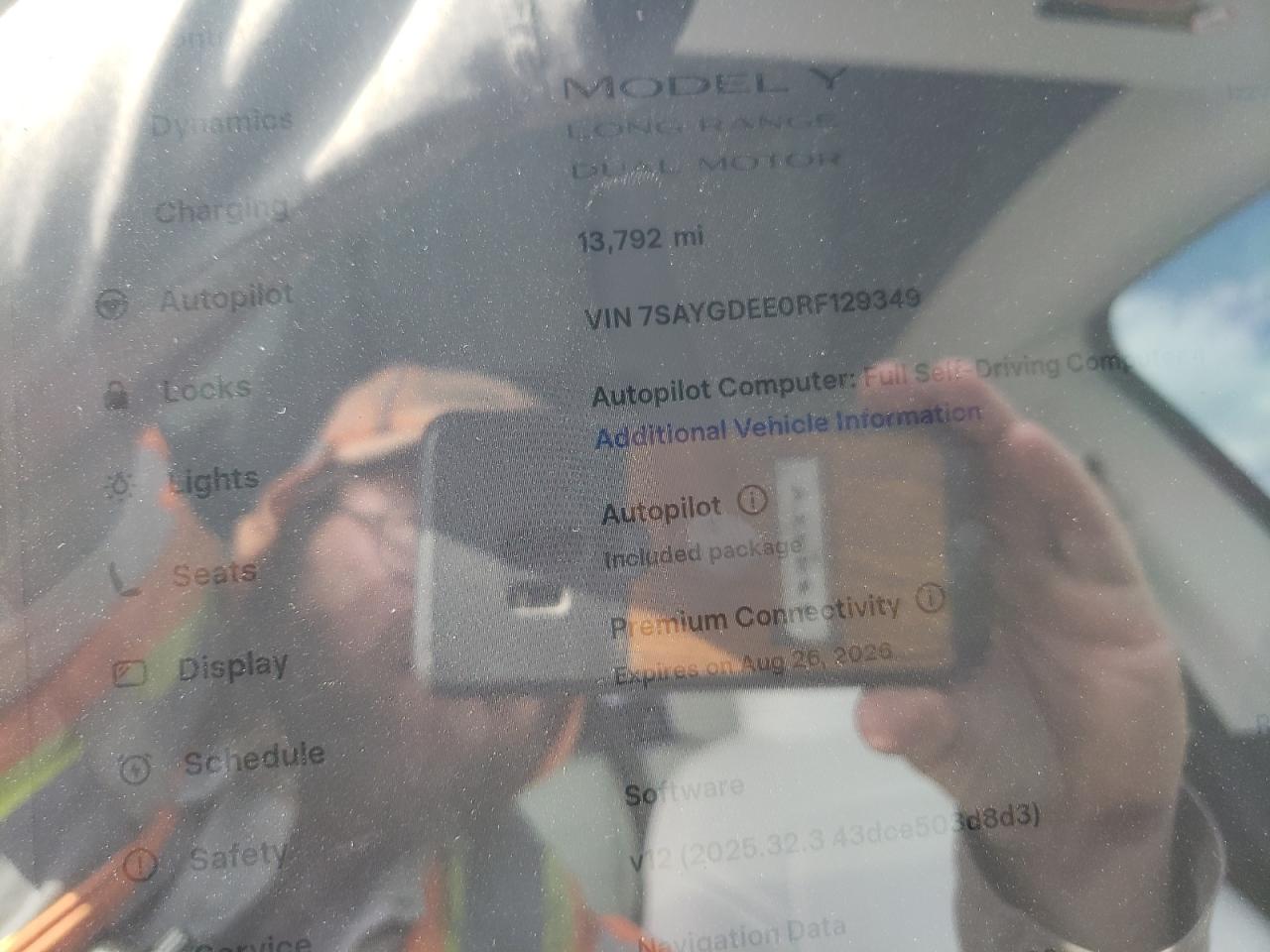 2024 Tesla Model Y VIN: 7SAYGDEE0RF129349 Lot: 81783765