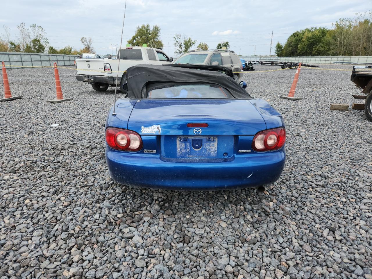 2003 Mazda Mx-5 Miata Base VIN: JM1NB353730312129 Lot: 71307735