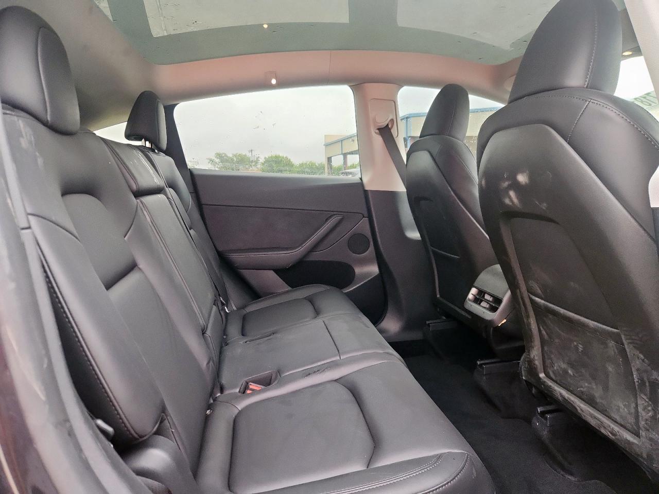 2024 Tesla Model Y VIN: 7SAYGAEEXRF084368 Lot: 71813985