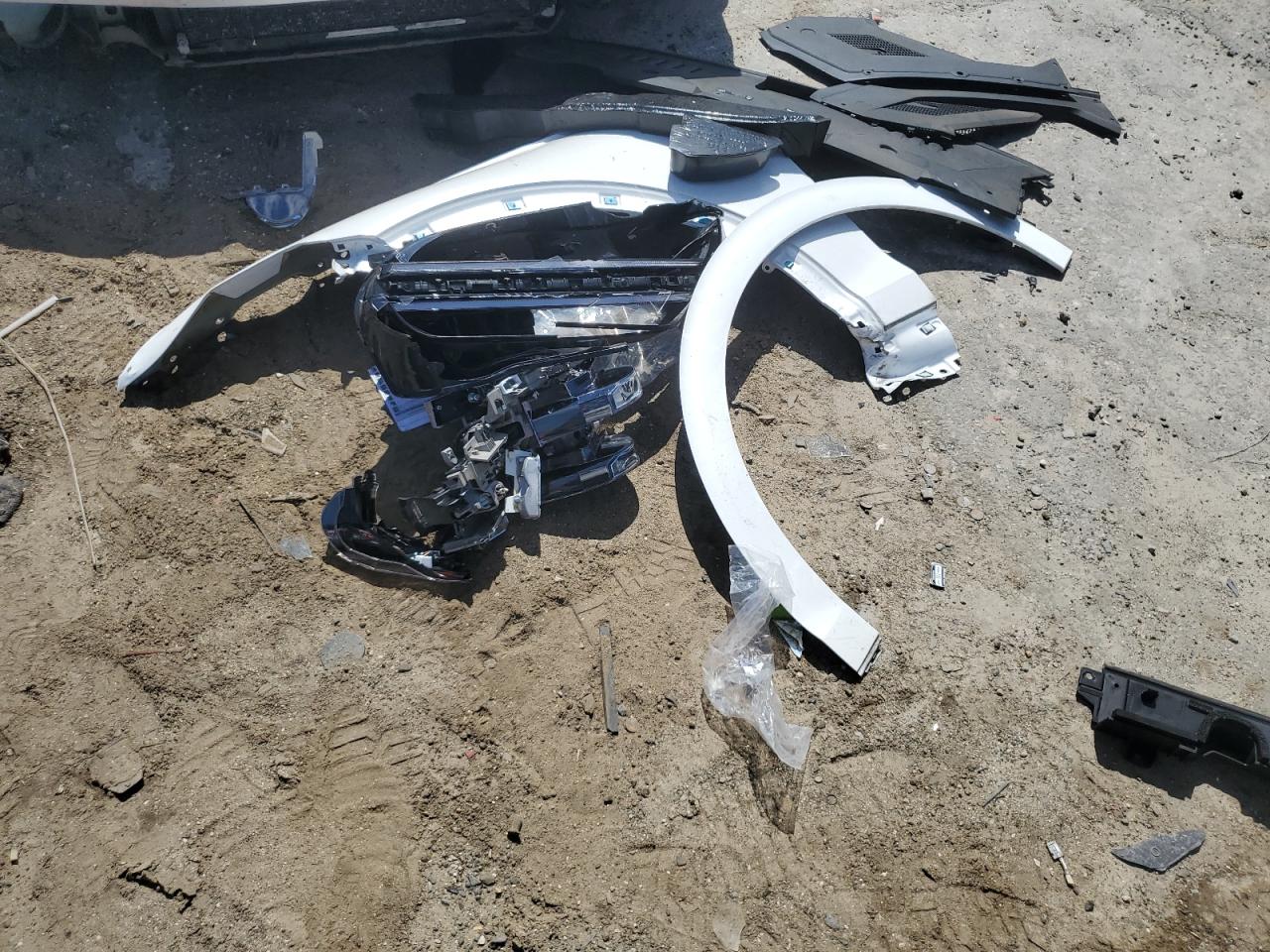 2023 Genesis Gv70 Base VIN: KMUMCDTC6PU137398 Lot: 81715585