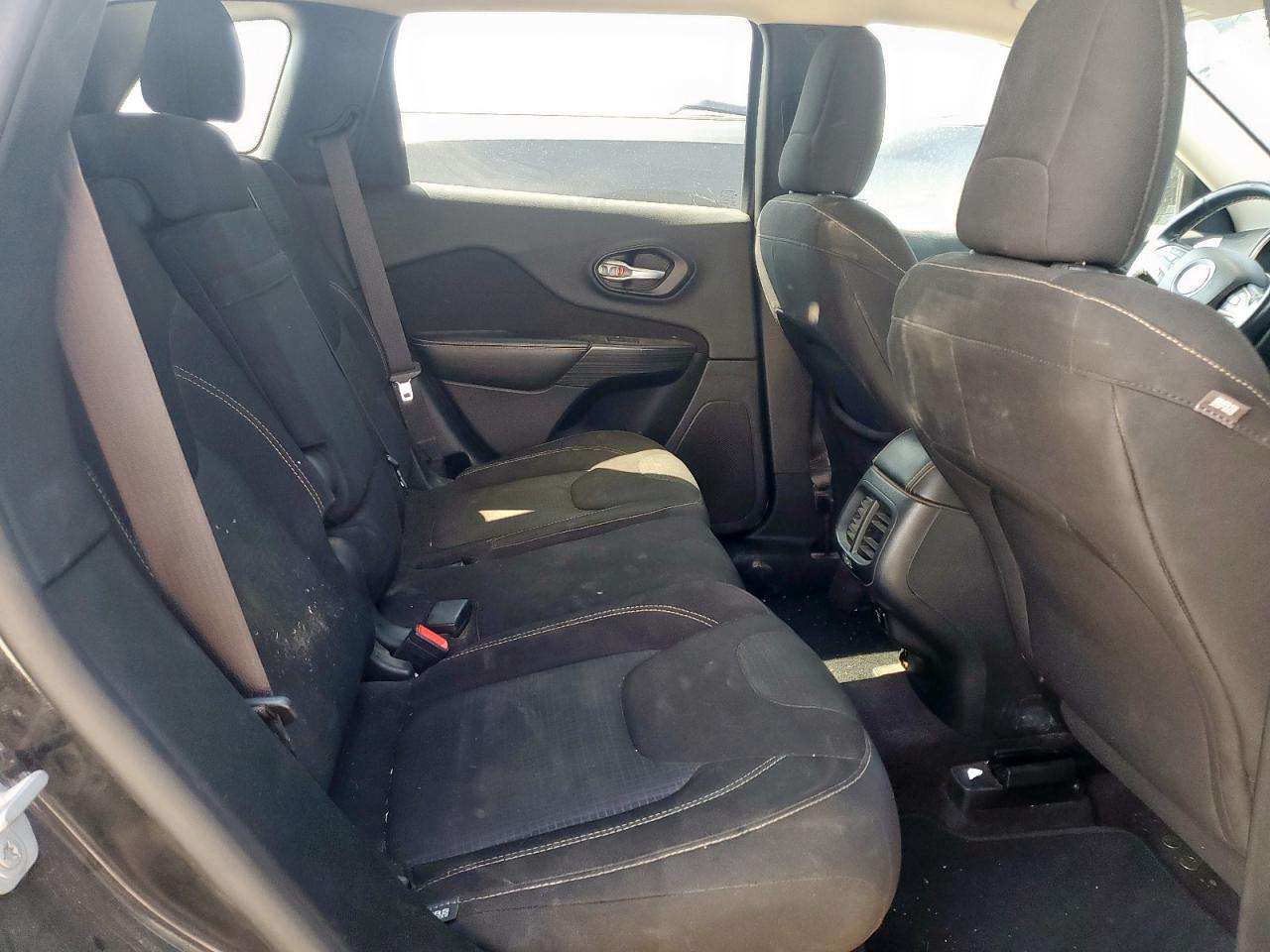 2016 Jeep Cherokee Latitude VIN: 1C4PJLCB5GW265417 Lot: 71215655