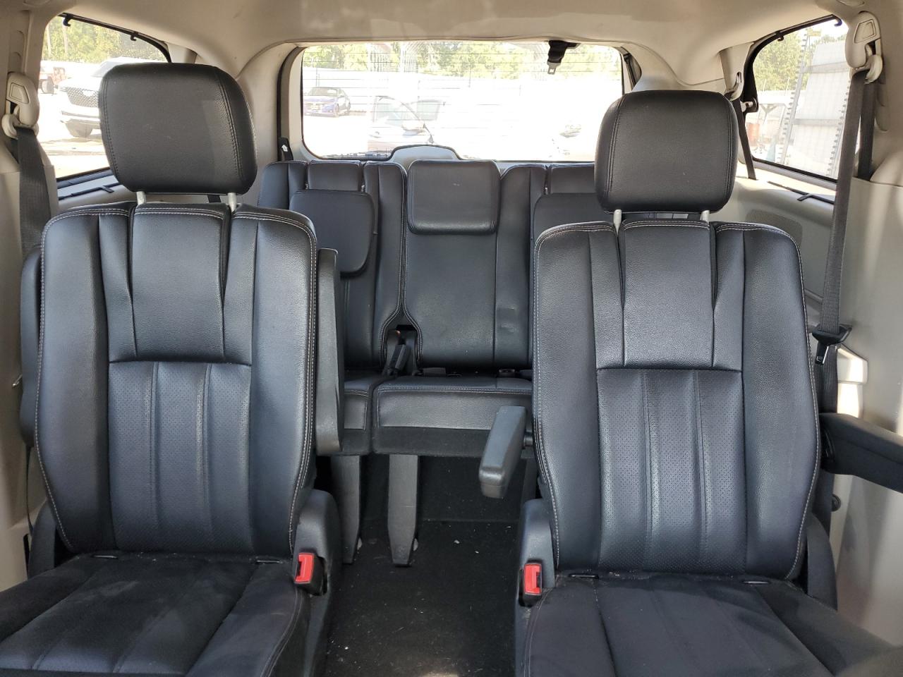 2016 Chrysler Town & Country Touring L VIN: 2C4RC1CG5GR247351 Lot: 80899405