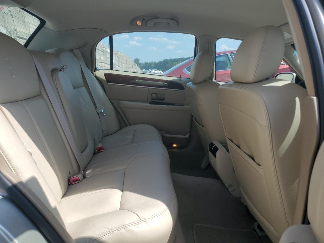 2009 Lincoln Town Car Signature Limited VIN: 2LNHM82V59X610811 Lot: 80605895