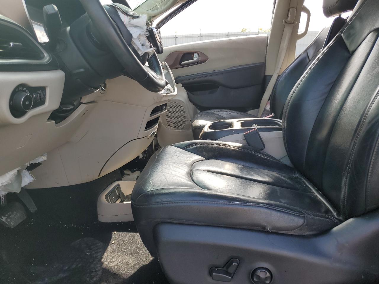 2017 Chrysler Pacifica Touring L VIN: 2C4RC1BG0HR823785 Lot: 81683415